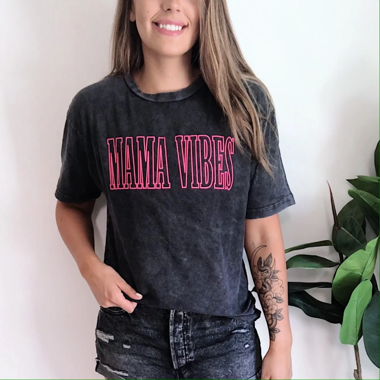 MAMA VIBES • Rocker Tee